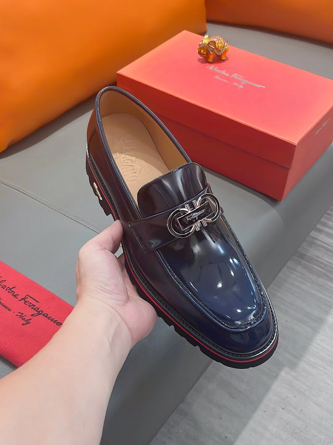 Men's shoes FERRAGAMO "Ferragamo" P540 Regular size: 39-44 (38, 45, 46, 47 customized) (suit shoes) Product materials: Selected first-layer cowhide upper, imported sheepskin lining; original outsole.